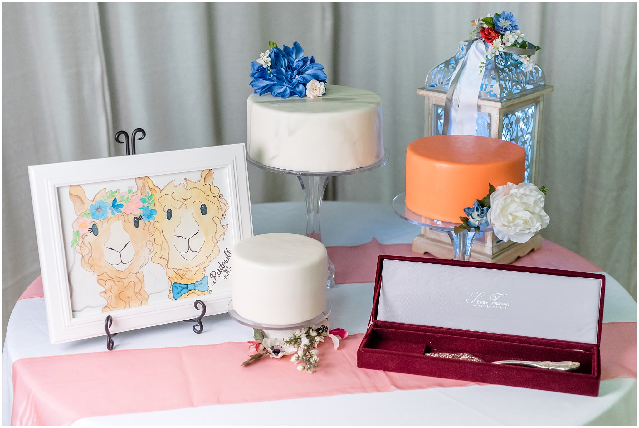 Salt Lake reception | Wedding cake and knife | Coral and grey wedding