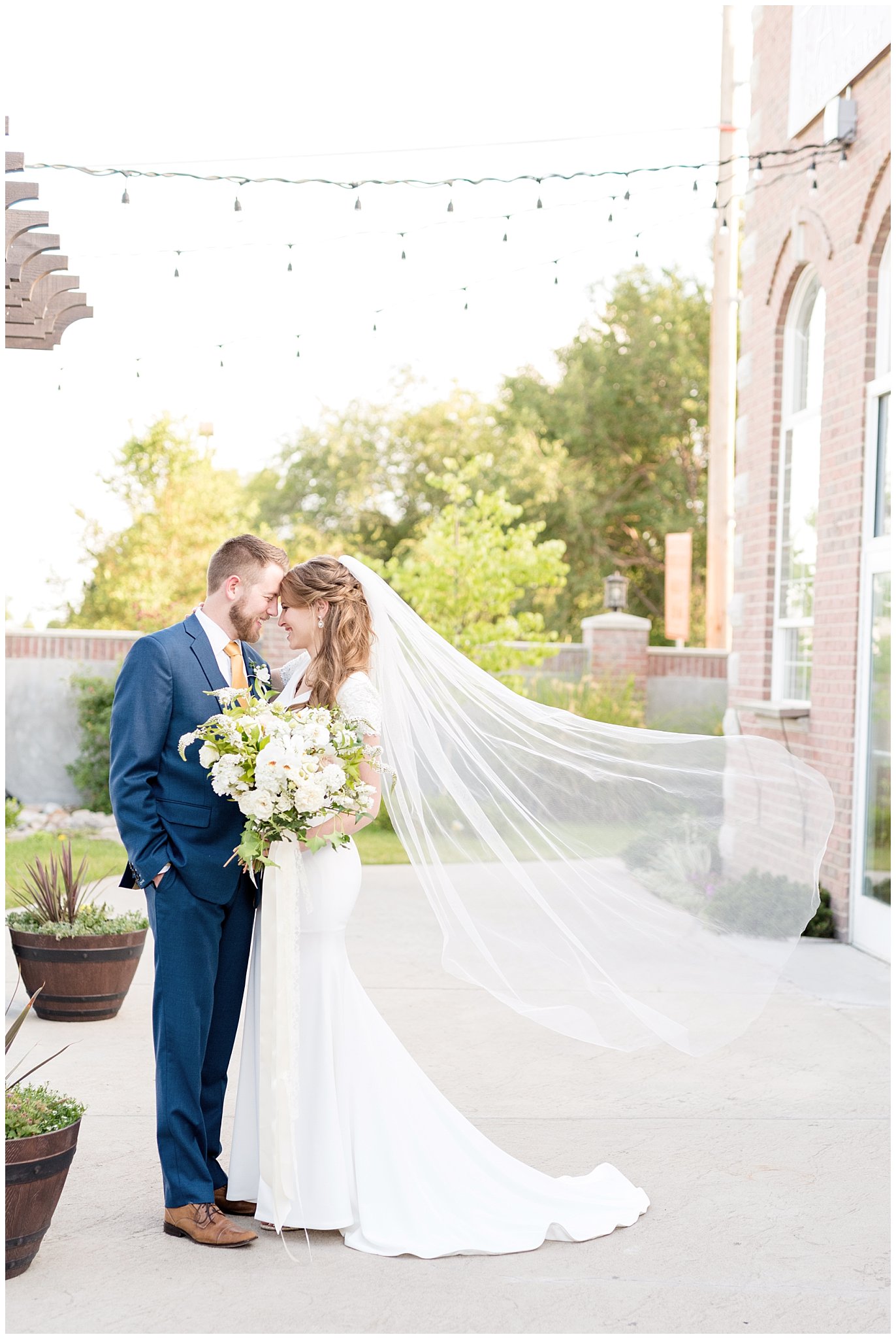 Bride and groom portraits with veil | gold, navy and white wedding | Talia Event Center | Utah Wedding Photography | Jessie and Dallin Photography