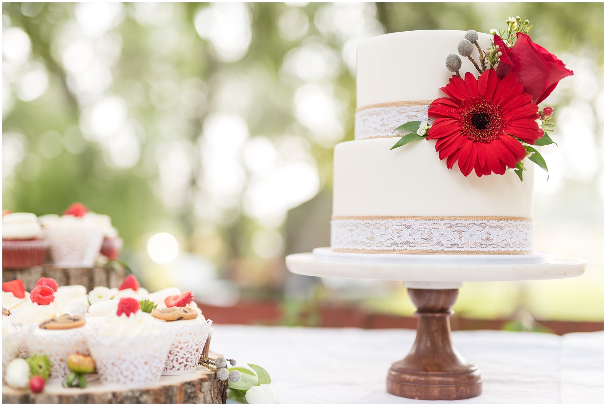 Sweet Cravings red and white burlap cake | Red and Grey wedding | Davis County Outdoor Wedding | Jessie and Dallin Photography