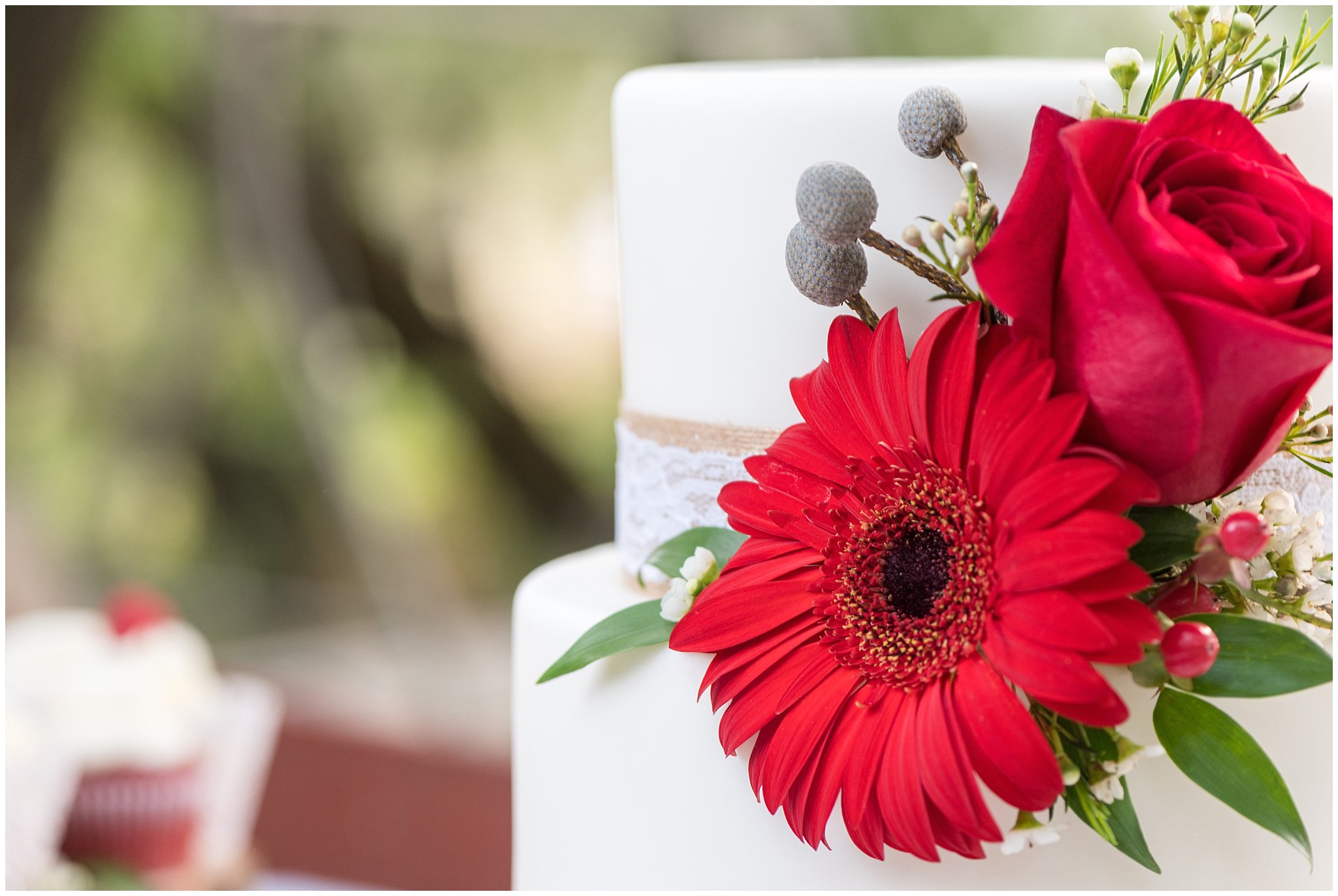Sweet Cravings and Dancing Daisies Floral cake detail shot | Red and Grey wedding | Davis County Outdoor Wedding | Jessie and Dallin Photography