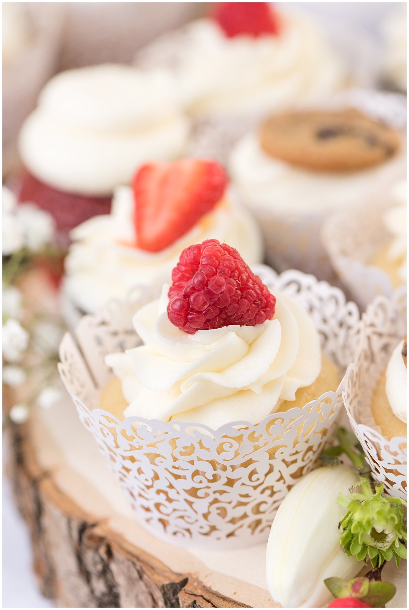 Sweet Cravings raspberry cupcakes close up | Red and Grey wedding | Davis County Outdoor Wedding | Jessie and Dallin Photography