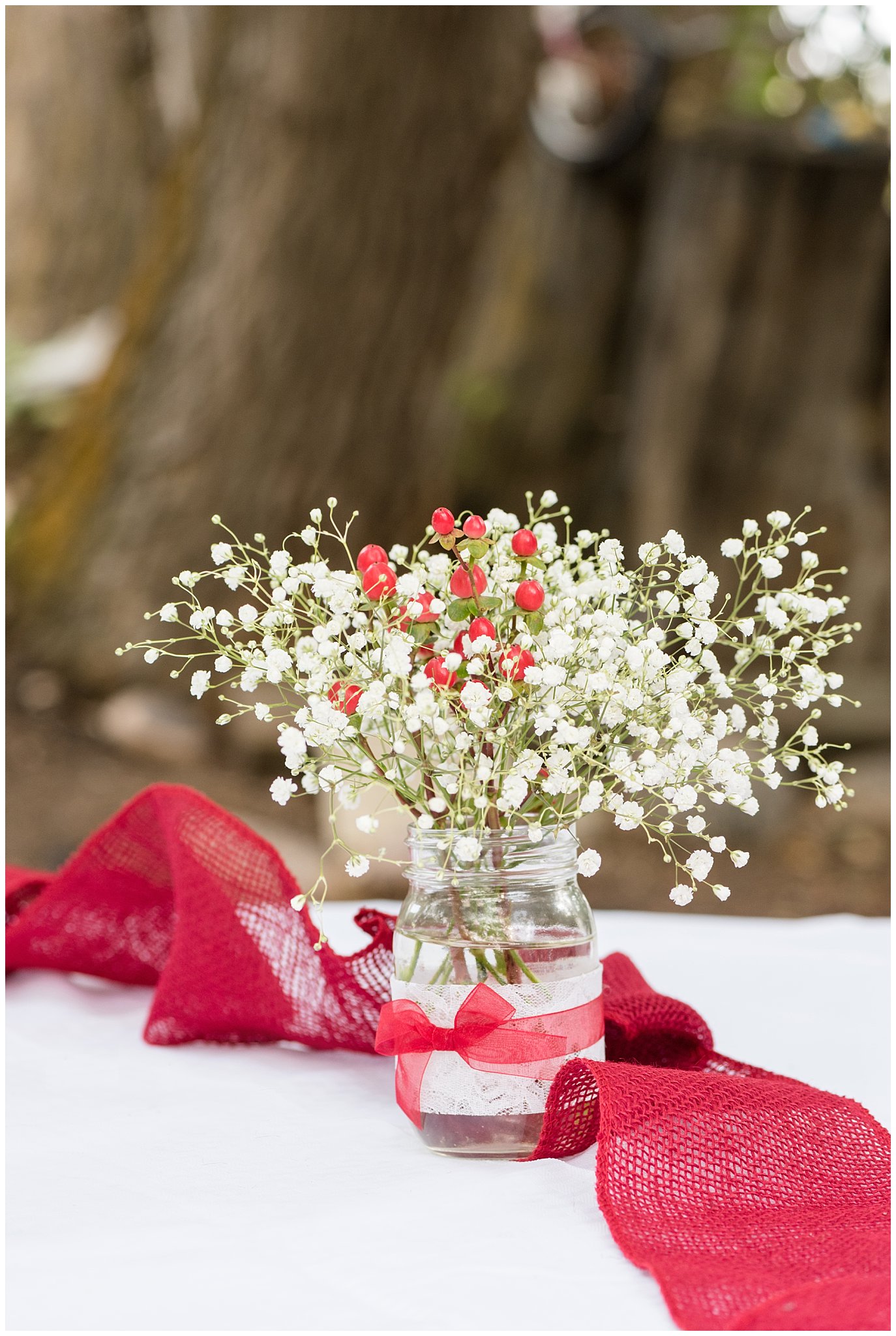 Floral table center pieces at wedding reception | Red and Grey wedding | Davis County Outdoor Wedding | Jessie and Dallin Photography