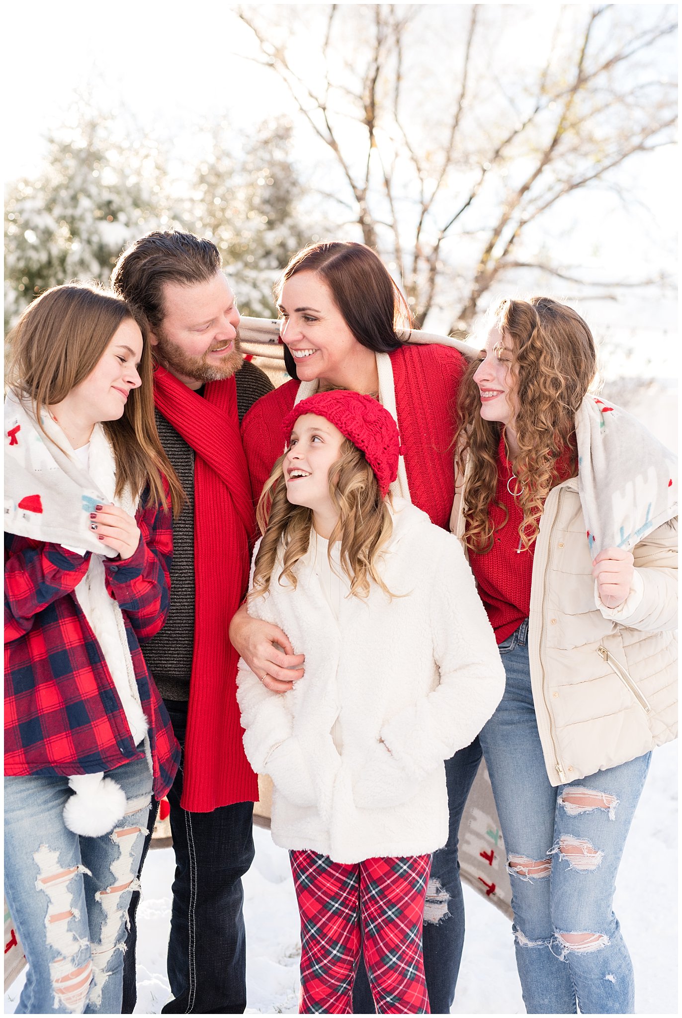 Family laughing and smiling in the snow | Utah Family Christmas Photoshoot | Oak Hills Reception and Event | Jessie and Dallin Photography