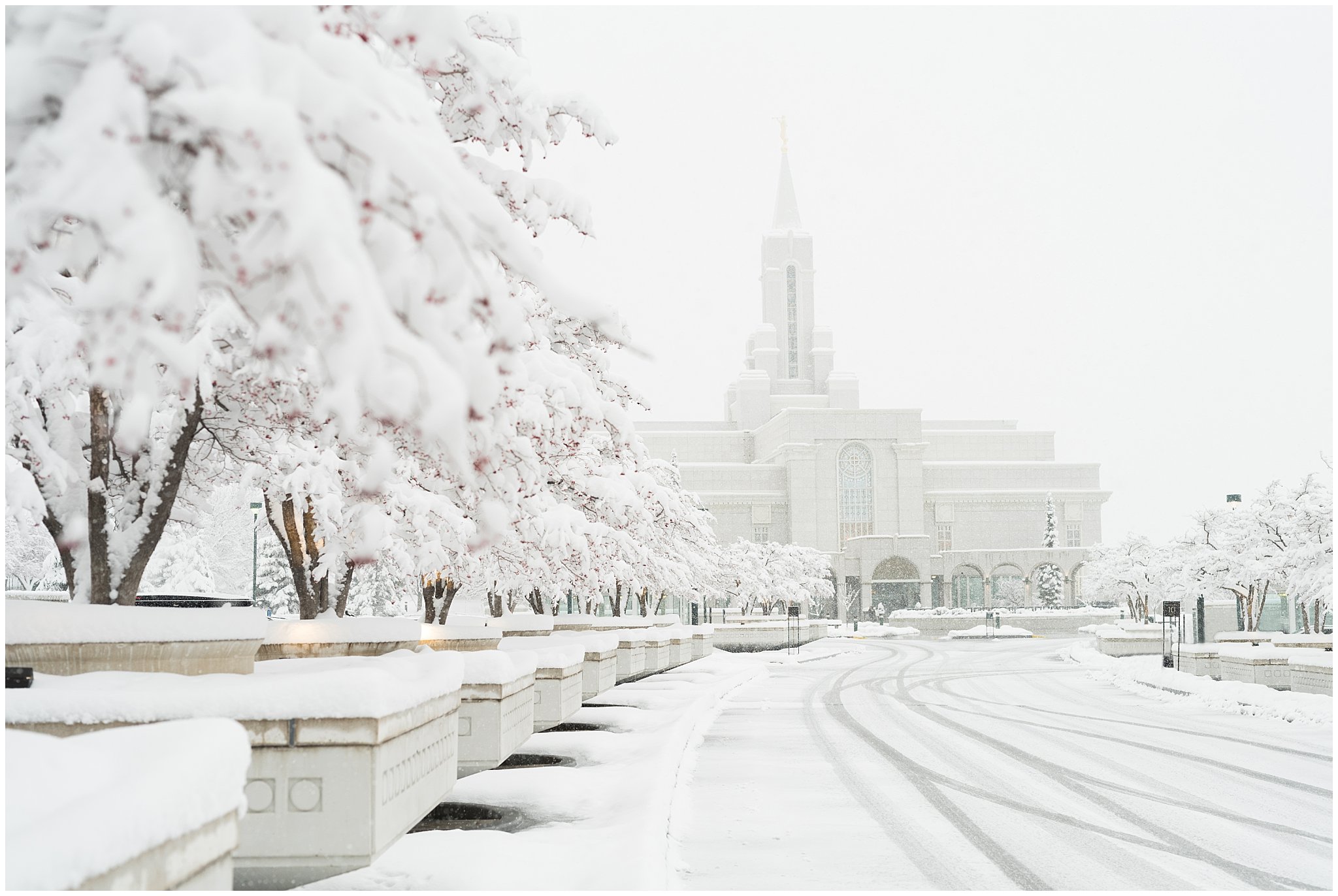 Bountiful Utah Temple in the snow | Bountiful temple wedding | Jessie and Dallin Photography