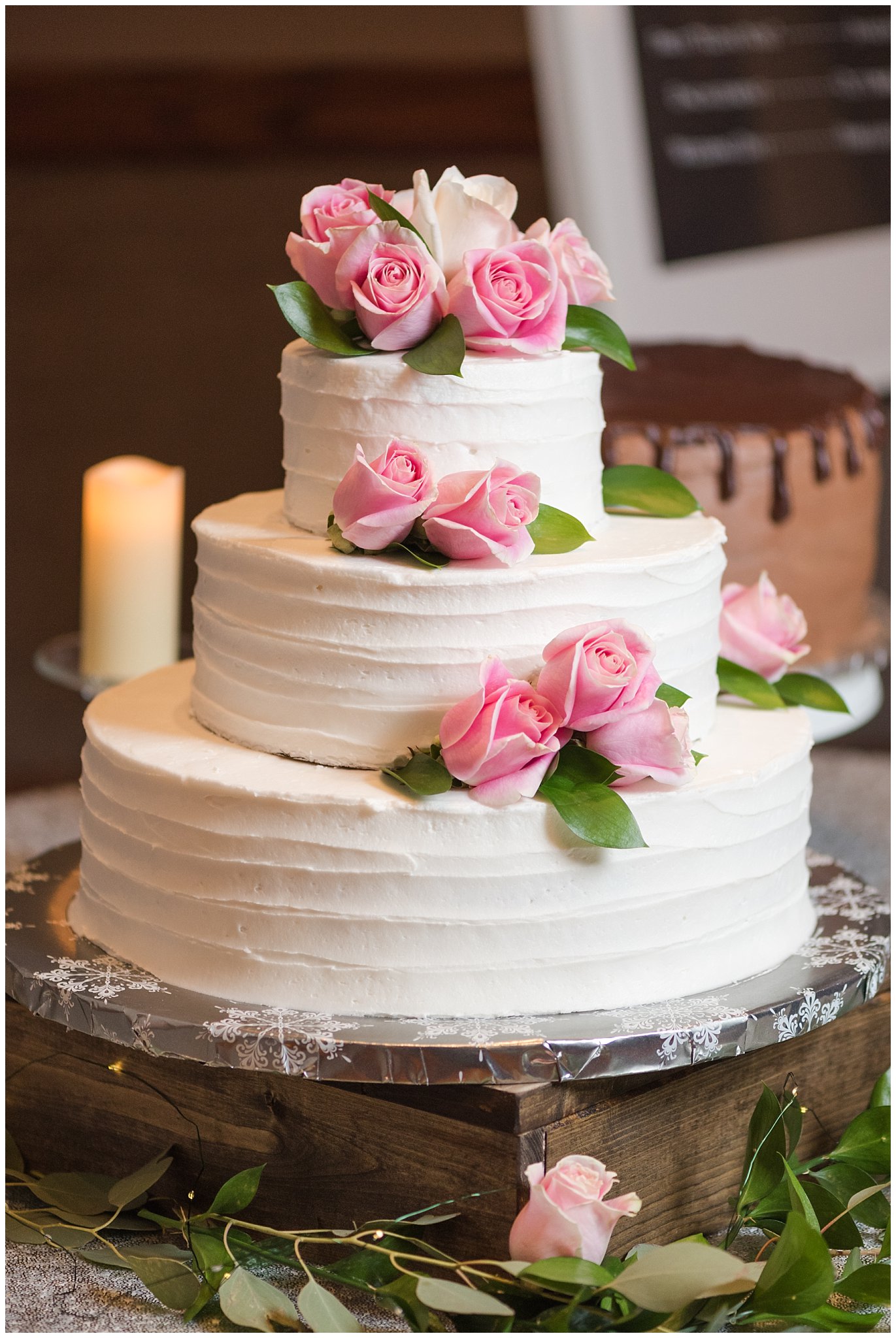 White wedding cake with roses | Ogden Temple Wedding | Jessie and Dallin Photography