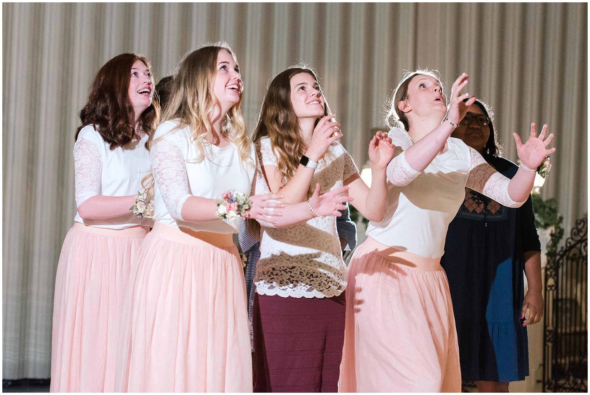 Bouquet toss | Utah wedding reception | Jessie and Dallin Photography