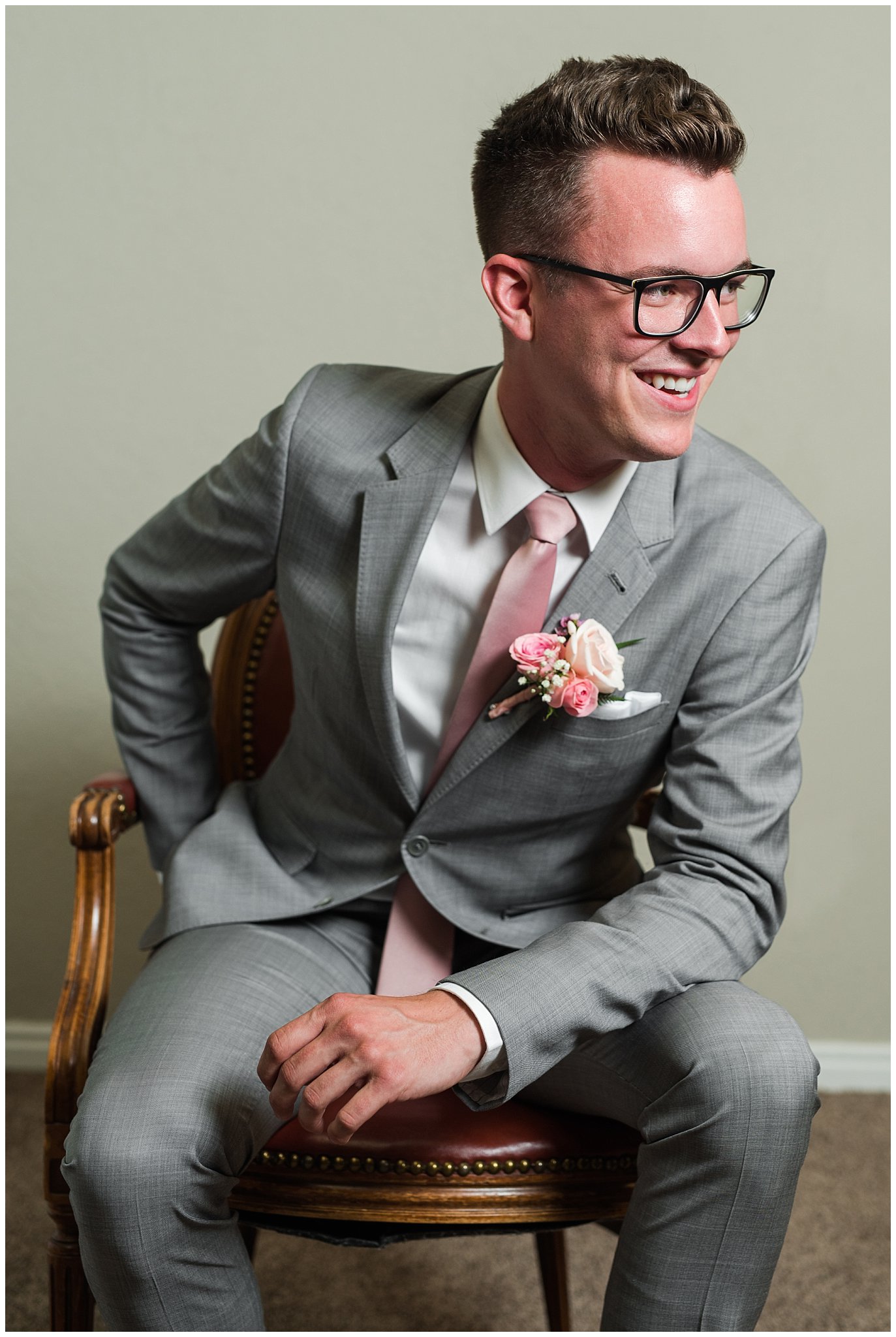 Groom in gray suit and blush tie portrait | Oak Hills Utah Dusty Rose and Gray Summer Wedding | Jessie and Dallin Photography