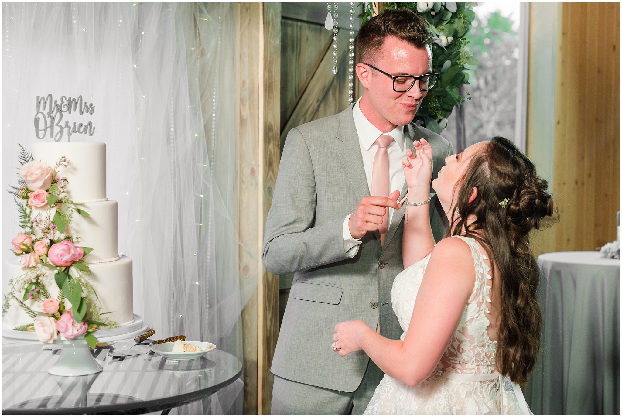 Cutting the cake | Oak Hills Utah Dusty Rose and Gray Summer Wedding | Jessie and Dallin Photography