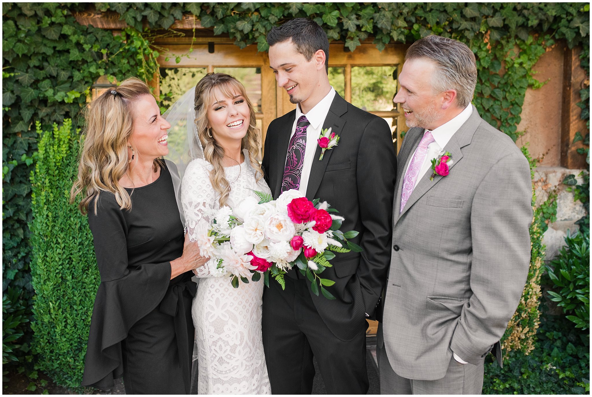 Family photos at Wadley Farms Summer Wedding | Jessie and Dallin Photography