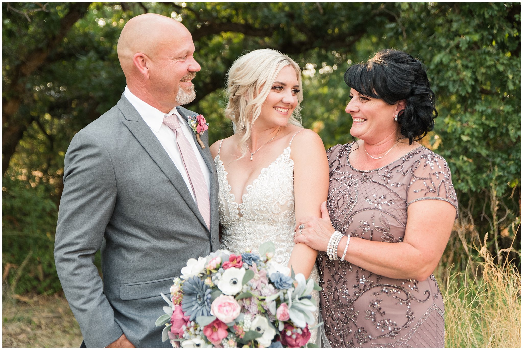 Family Photos | Dusty Blue and Rose Summer Wedding at Oak Hills Utah | Jessie and Dallin Photography