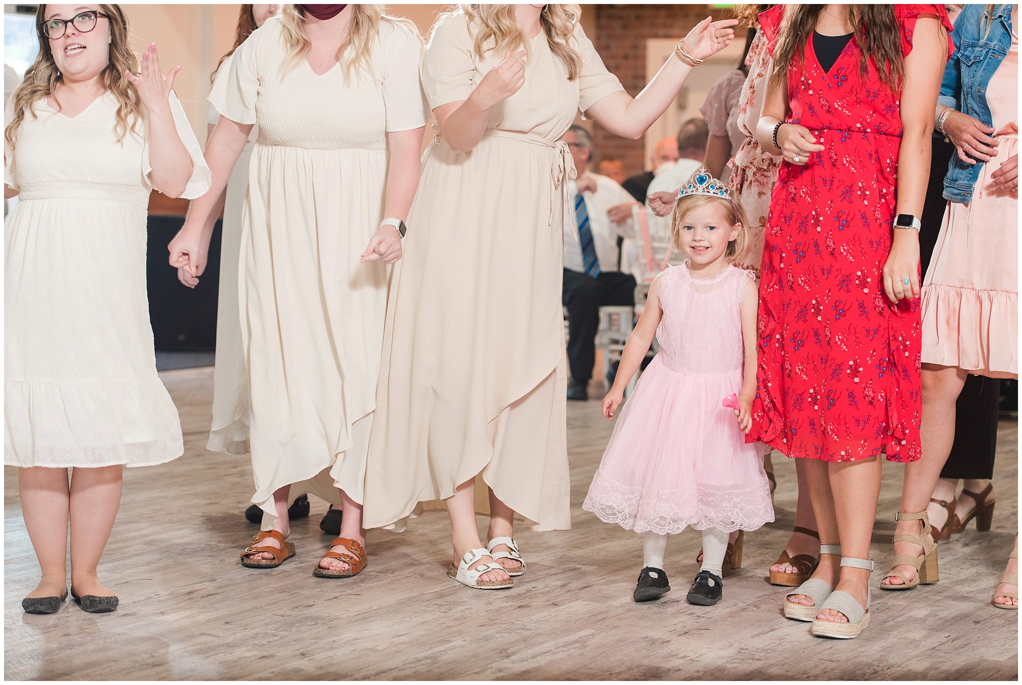 Little girl standing with women to catch bouquet | Talia Event Center Summer Wedding | Jessie and Dallin Photography