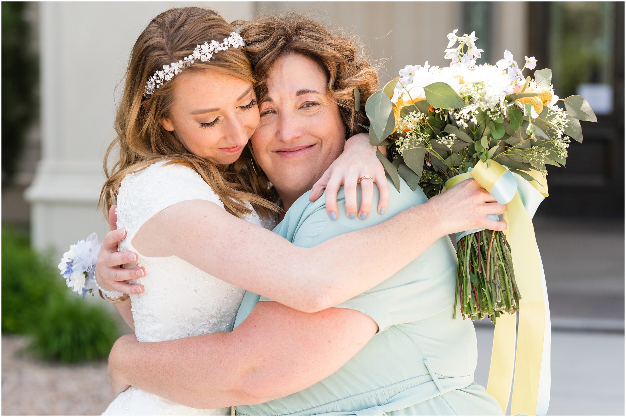 Bride hugs mom at temple | Payson Temple and White Willow Wedding | Jessie and Dallin Photography
