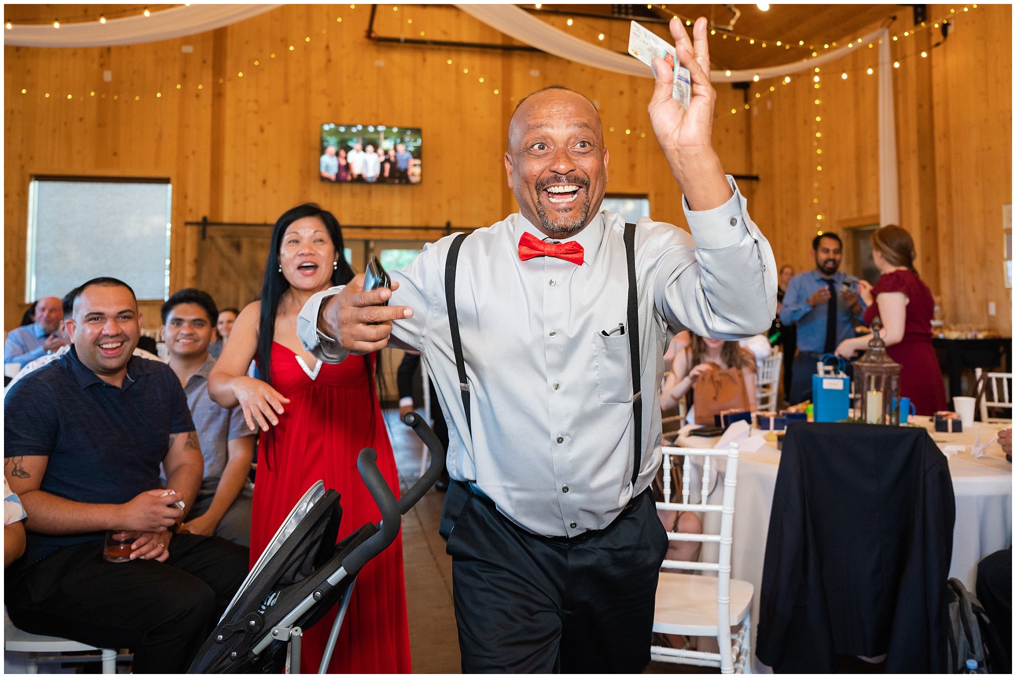 Wedding reception game ideas and scavenger hunt musical chairs | Oak Hills Utah Destination Wedding | Jessie and Dallin Photography