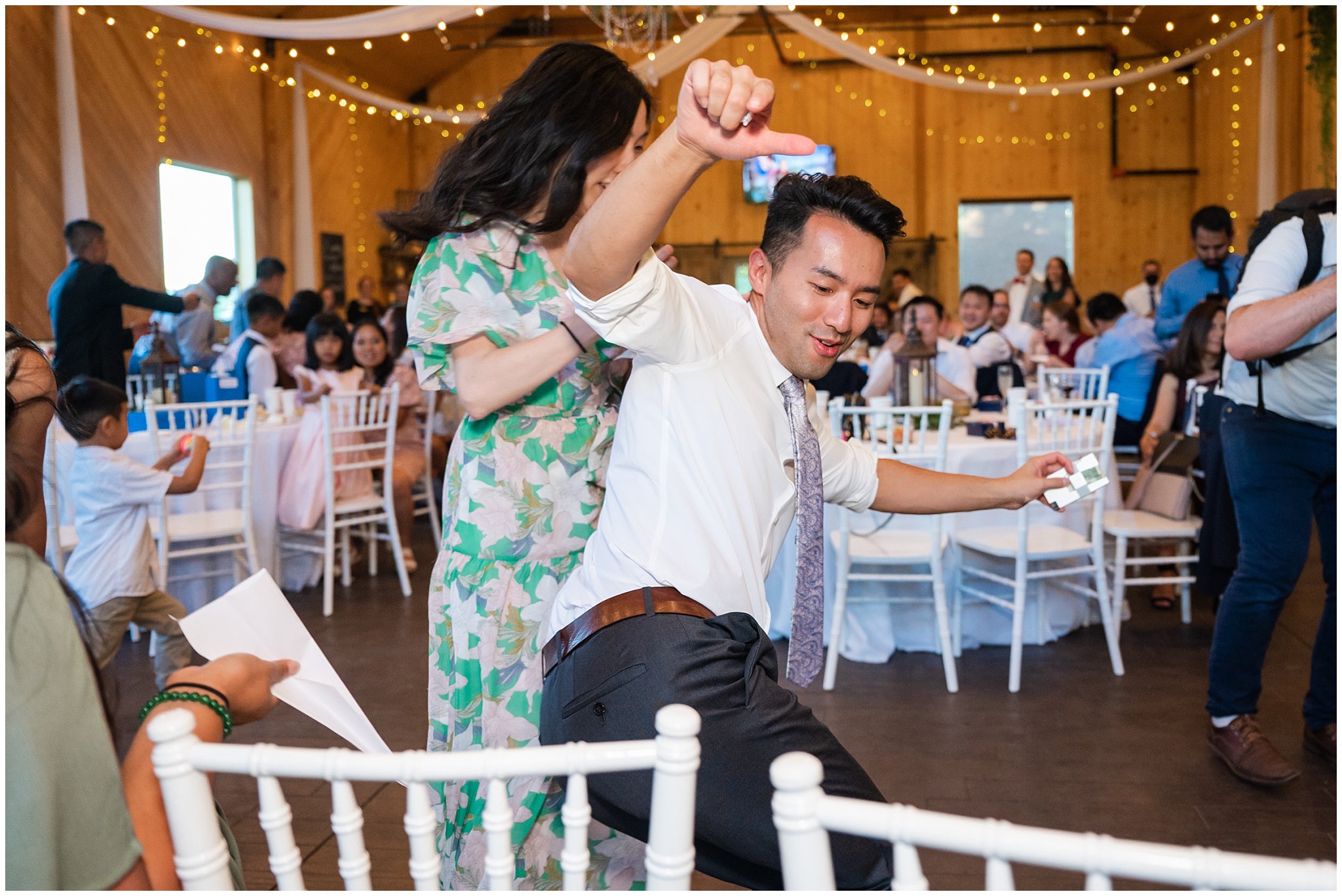 Wedding reception game ideas and scavenger hunt musical chairs | Oak Hills Utah Destination Wedding | Jessie and Dallin Photography