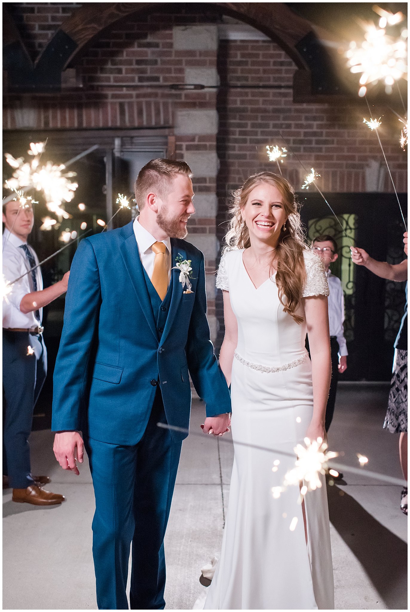 5 Tips for a Flawless Sparkler Exit | Jessie and Dallin Photography