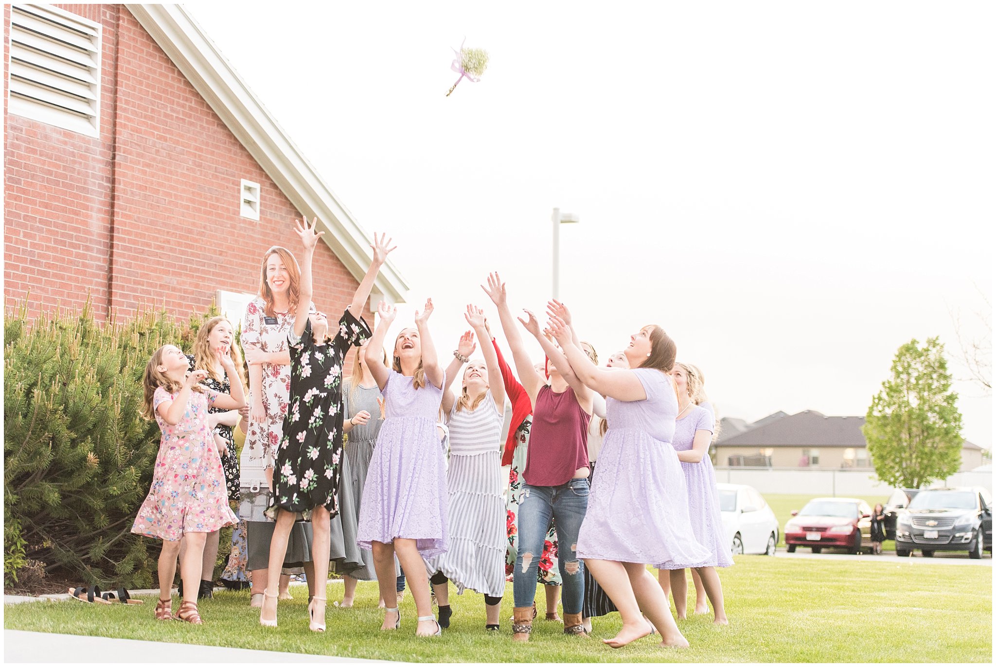 Outdoor bouquet toss | Utah Wedding | Jessie and Dallin Photography