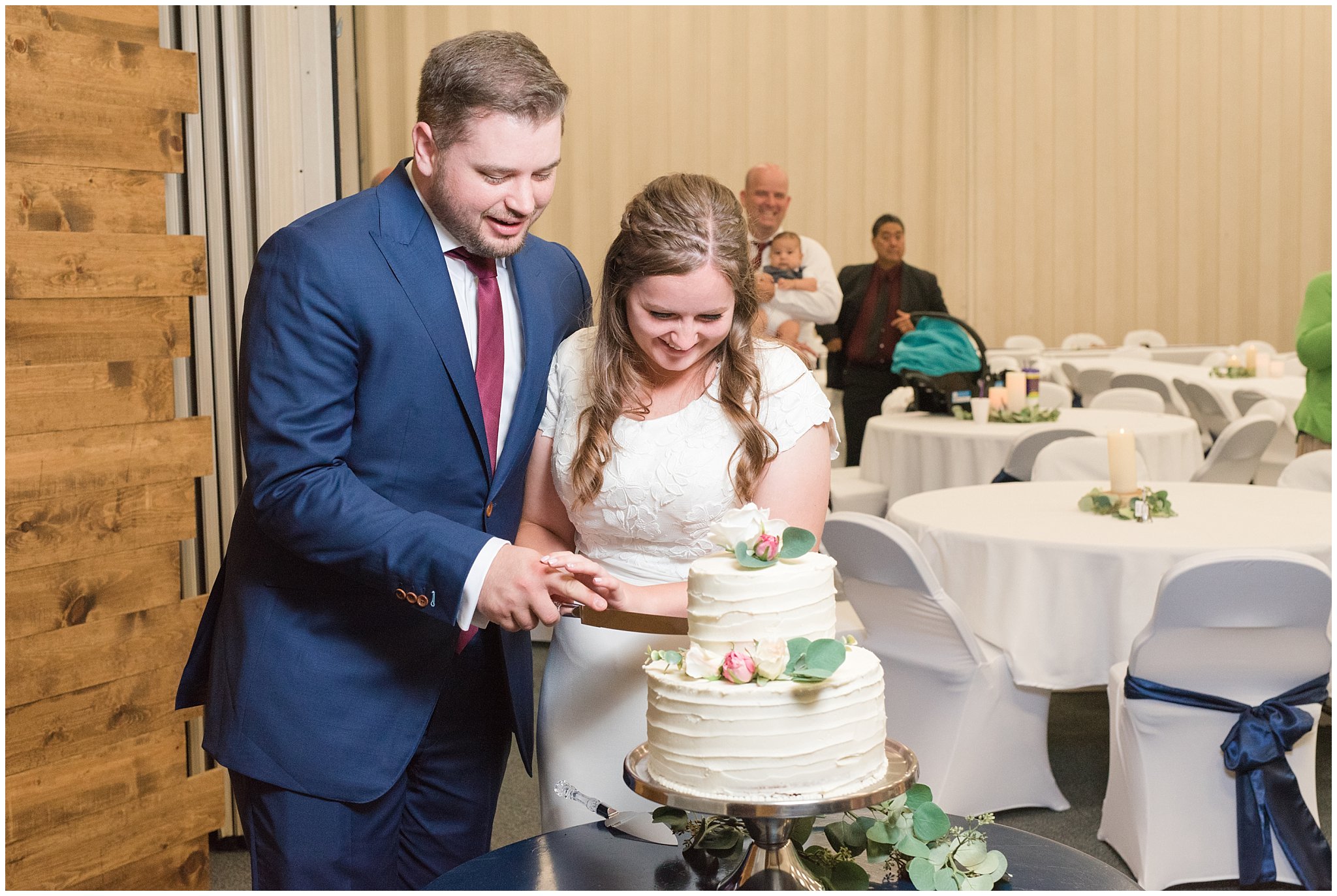 Bride and groom cutting white cake | Navy and wine wedding | Summer Bountiful Temple Wedding | Jessie and Dallin Photography