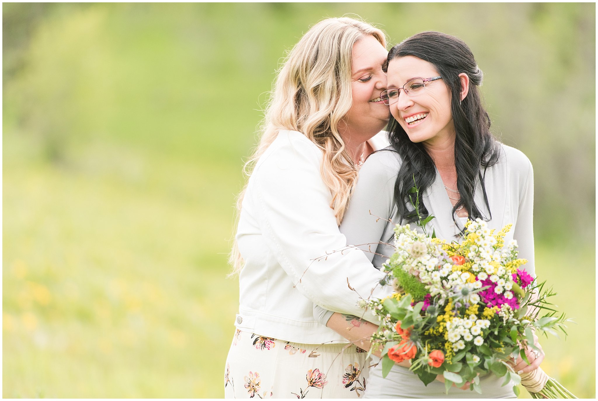 Couple in the Utah mountains with bouquet | Top Utah Wedding and Couples Photos 2019 | Jessie and Dallin Photography