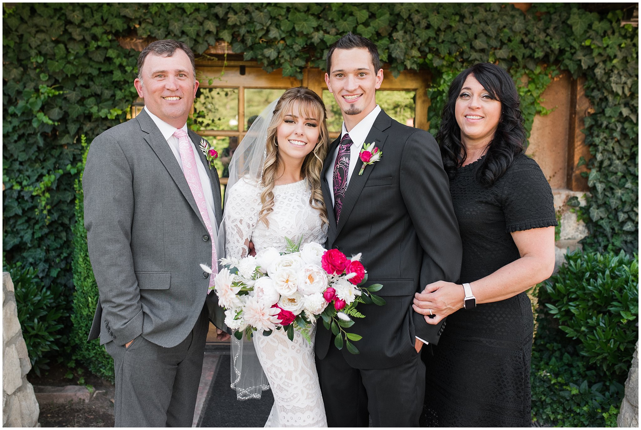 Family photos at Wadley Farms Summer Wedding | Jessie and Dallin Photography