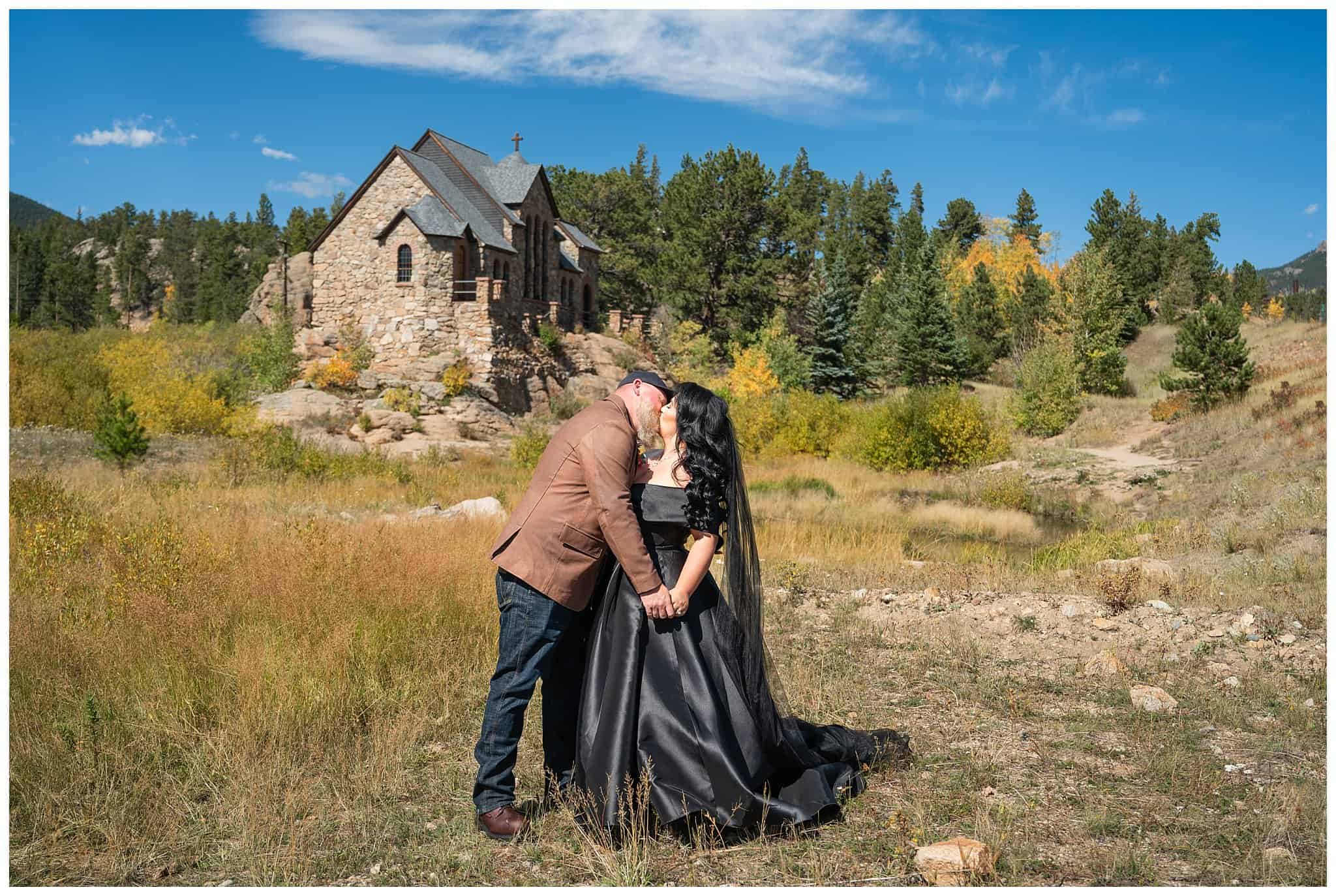 Elopement ceremony in the fall outside of the Church on the Rock at Estes Park | Fall Rocky Mountain National Park Elopement | Jessie and Dallin Photography