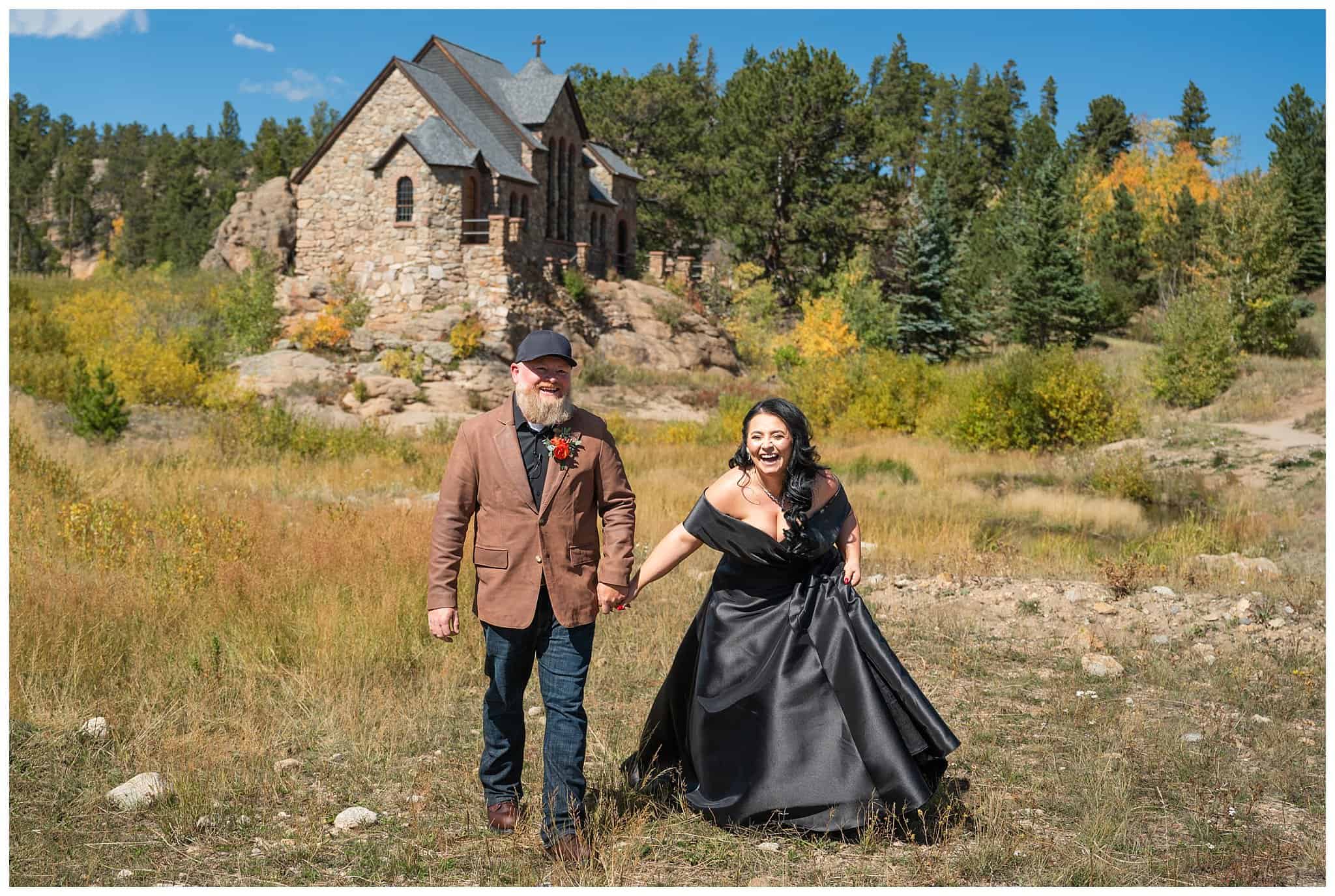 Elopement ceremony in the fall outside of the Church on the Rock at Estes Park | Fall Rocky Mountain National Park Elopement | Jessie and Dallin Photography